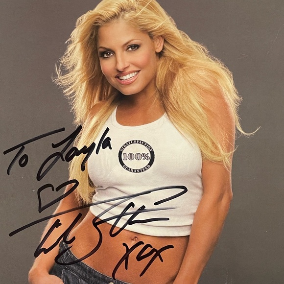 πͺ *Original Autographed Trish Stratus Photo - 8x10!* π WWE β’ - Picture 5 of 7